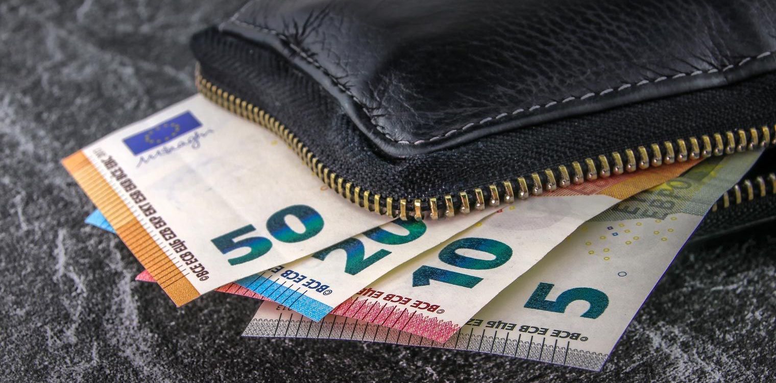 Πως μπορούν να πάρουν σύνταξη οι ανασφάλιστοι με χρέη στον ΕΦΚΑ πάνω από 30.000 ευρώ