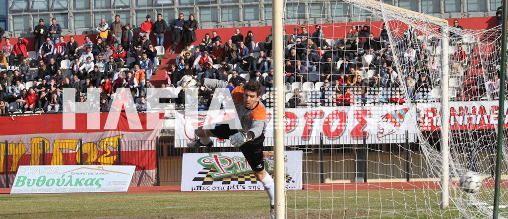 Ποιο ντέρμπι; Πανηλειακός - Καλαμάτα 4-1 - Με δέκα παίκτες οι ερυθρόλευκοι