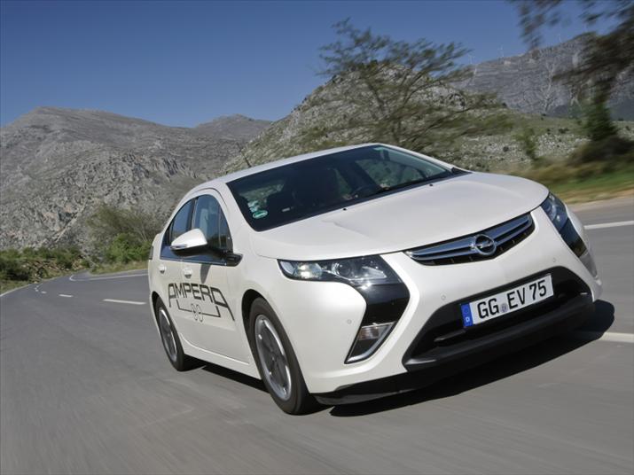 Αυτοκίνητο: Οδηγούμε το Opel Ampera (+video)