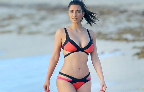 Η Kim Kardashian έβαλε το μαγιό της και το Miami έπαθε καρδιακό επεισόδιο