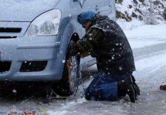 Πυκνή χιονόπτωση στην Ε.Ο. Αρχ.Ολυμπίας - Τρίπολης στο ύψος του Καμπέα