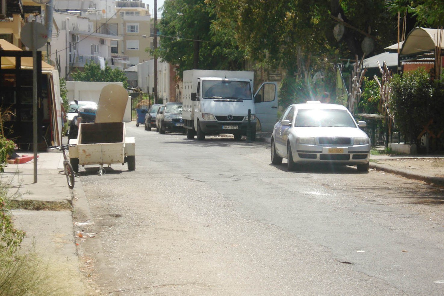 &quot;Σάπισε&quot; στο ξύλο αλλοδαπό στον πεζόδρομο Αμαλιάδας!