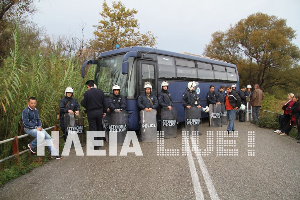 Κίνηση ΜΑΤ στις &quot;Λίμνες&quot; - Άδειασαν τα απορριμματοφόρα (photos &amp; video)