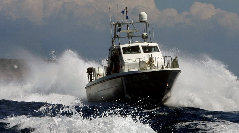 Αιματηρή καταδίωξη λαθρομεταναστών από σκάφος του Λιμενικού στις Οινούσσες