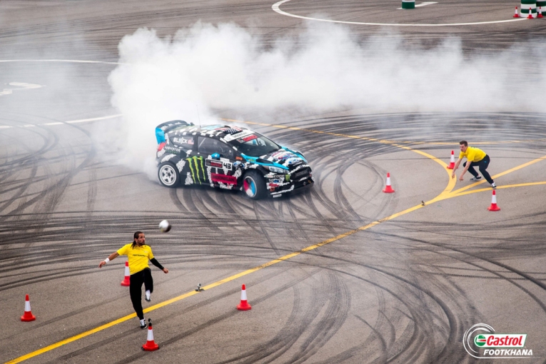 Castrol Footkhana: Neymar Jr. vs Ken Block . . . Απλά δείτε το video