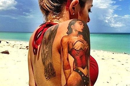 Ηλεία: Η πεθερά και τα tattoo – Ο απίστευτος διάλογος στην παραλία