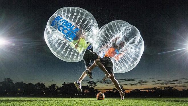 Ποδόσφαιρο σε φούσκα από αέρα; Το bubble soccer είναι η μανία που κατακλύζει τον κόσμο