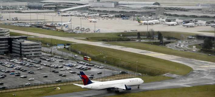 Παγιδευμένα στο &quot;Terminal&quot; του Παρισιού είναι εδώ και μέρες δυο μικρά κοριτσάκια