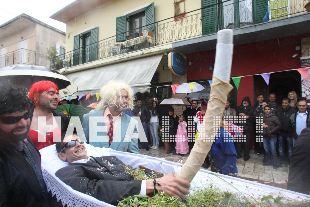 Μακρίσια: &quot;Κήδεψαν&quot; τον Αλέξη στο καρναβάλι (photos &amp; video)