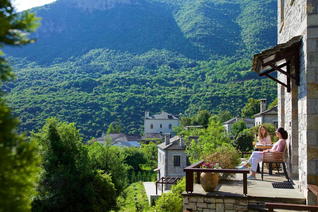 Ενα ελληνικό στα πιο όμορφα απομακρυσμένα ξενοδοχεία στον κόσμο