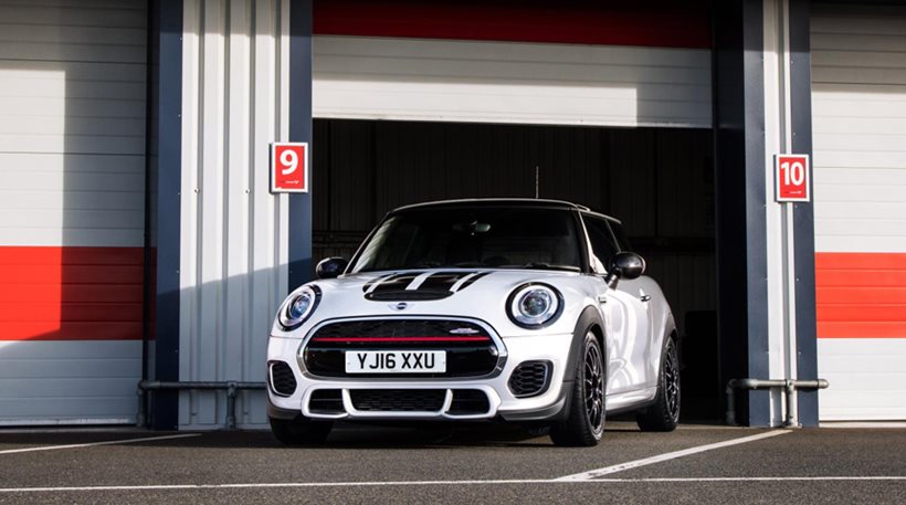 To MINI John Cooper Works γίνεται . . . Challenge