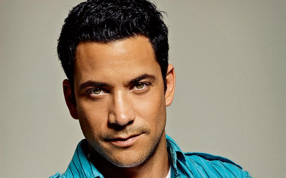 Nico Panagio: Ο Ελληνας σταρ της Νότιας Αφρικής που κατάγεται από το Καρμί Ανδρίτσανας