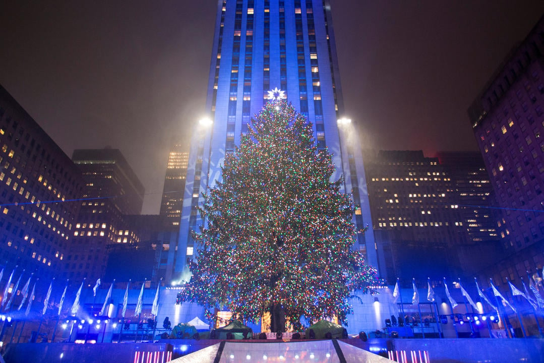 Rockefeller Center: Η καρδιά της Νέας Υόρκης φόρεσε τα γιορτινά της