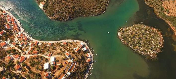 Το άγνωστο ελληνικό φιόρδ βρίσκεται σε ένα χωριό της Λακωνίας