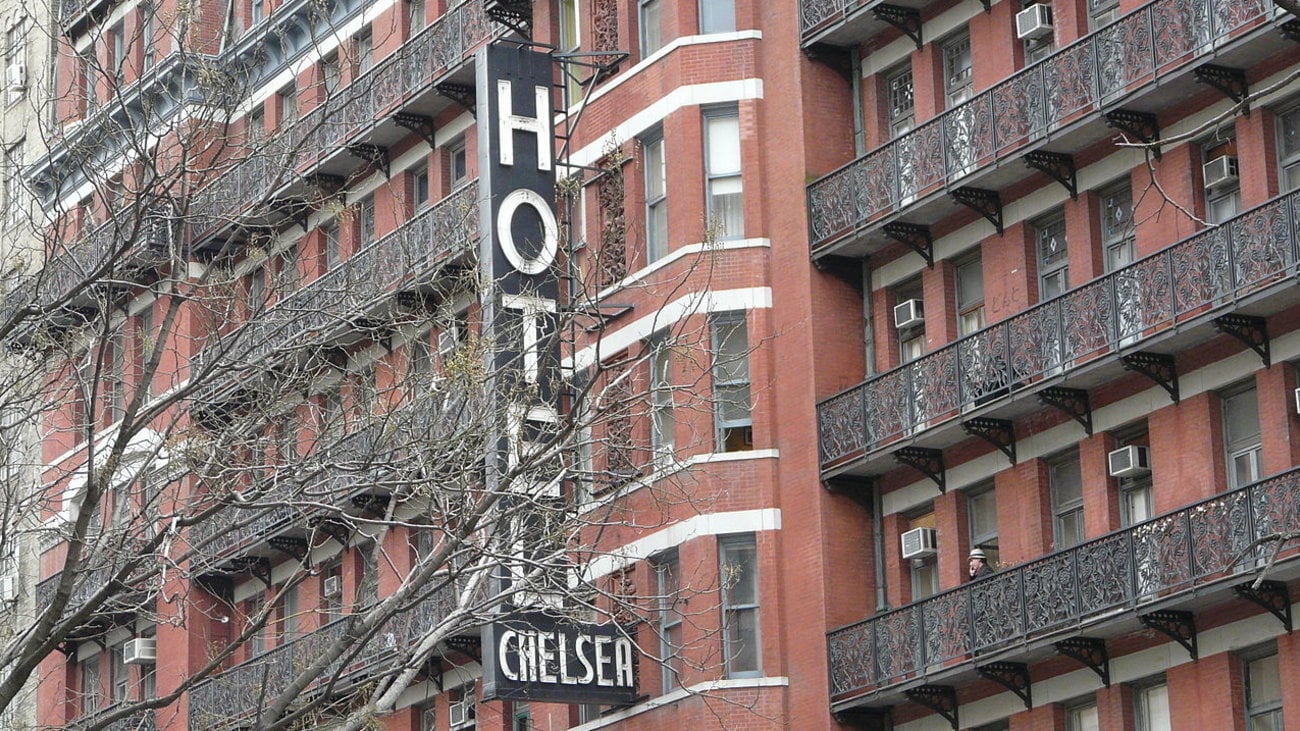 Στο σφυρί 55 πόρτες του θρυλικού Chelsea Hotel της Νέας Υόρκης