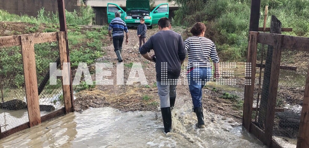 Στρέφι: Καρέ καρέ η διάσωση οικογένειας (photo &amp; video)