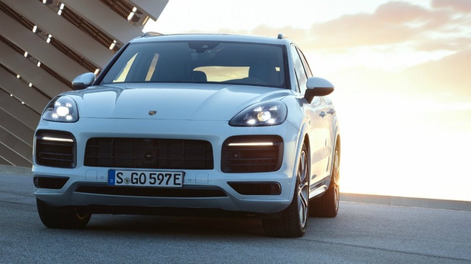 Με 462 άλογα η υβριδική Porsche Cayenne