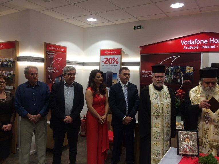 Λαμπερά εγκαίνια για το Vodafone shop Πύργου