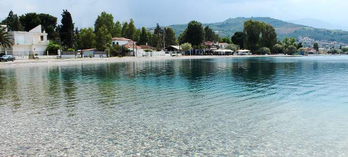 Ακολη ή Αβυθος: Η ελληνική παραλία με τα κρυστάλλινα νερά και το αμέτρητο βάθος