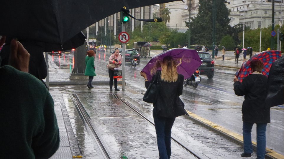 Επελαύνει ο κυκλώνας Ζορμπάς - Πώς να προστατευτείτε από τα έντονα φαινόμενα