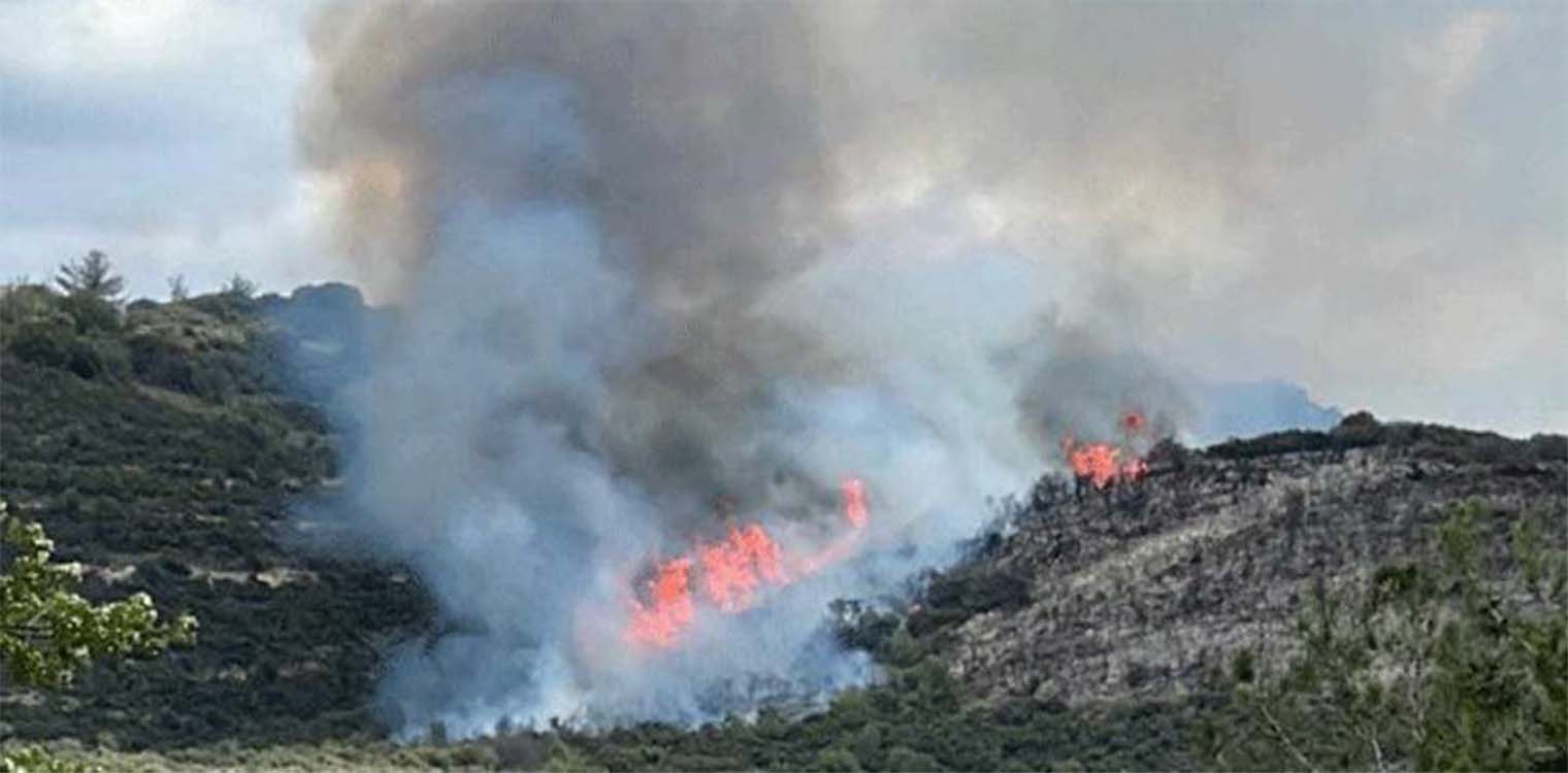Κύπρος: Ανεξέλεγκτη η φωτιά στην Πάφο - Εκκενώνονται οικισμοί, στέλνει βοήθεια και η Ελλάδα (video)