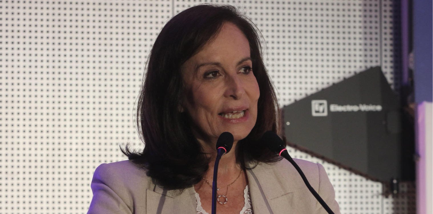 Η Άννα Διαμαντοπούλου ανακοίνωσε την υποψηφιότητά της για την προεδρία του ΠΑΣΟΚ