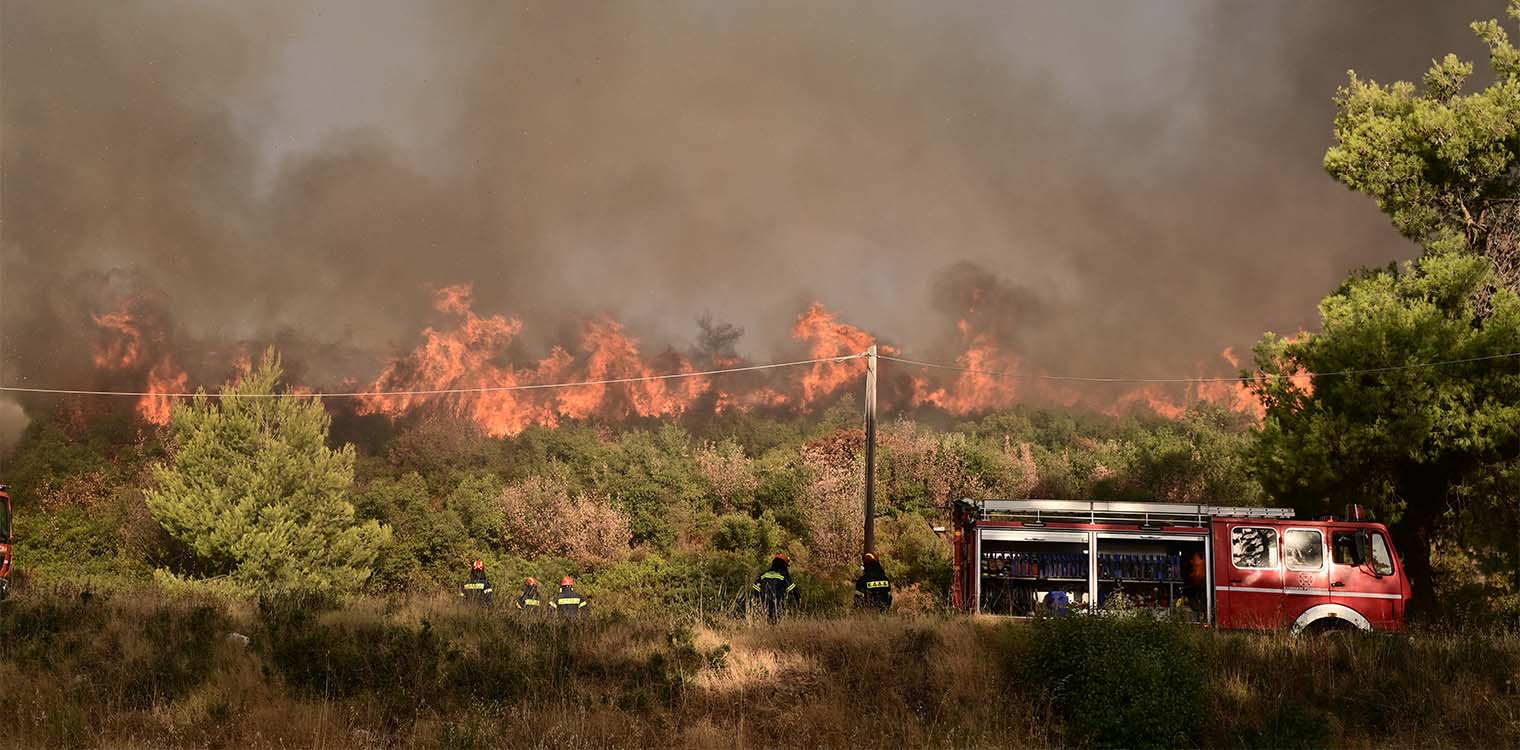 Φωτιά στην Αττική - Καιρός: Μετά τις 19.00 εξασθενούν οι άνεμοι, λέει ο Κολυδάς