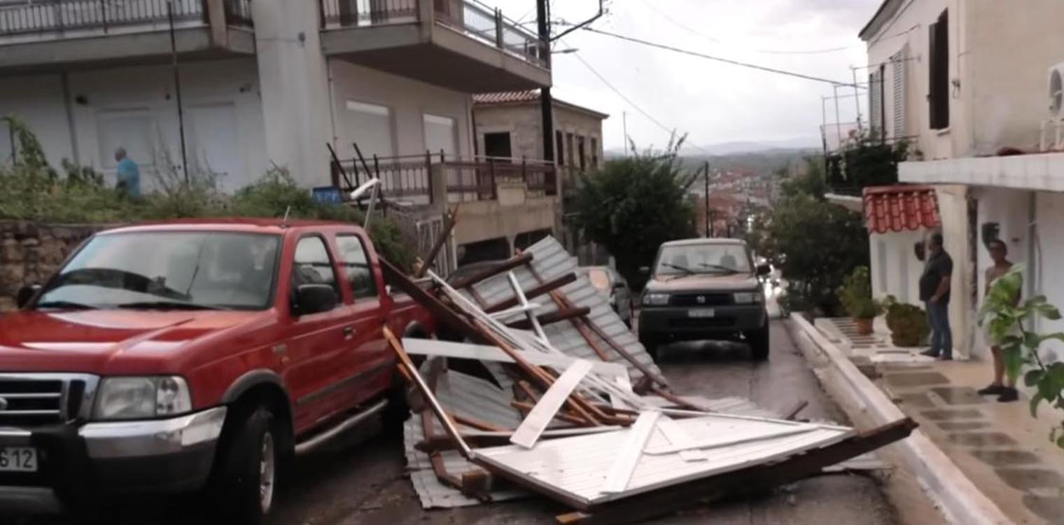 Μεσσηνία: Καταστροφικό το πέρασμα της «Ψυχρής Λίμνης» - Ξηλώθηκαν ομπρέλες και ναυαγοσωστικοί πύργοι