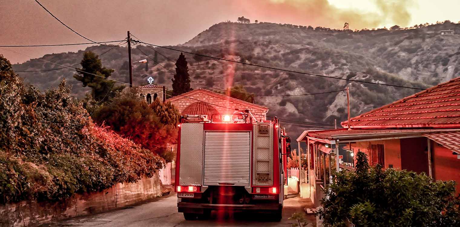 Φωτιά στην Κορινθία: Μήνυμα από το 112 για εκκένωση πήραν οι κάτοικοι του Πύργου Ξυλοκάστρου