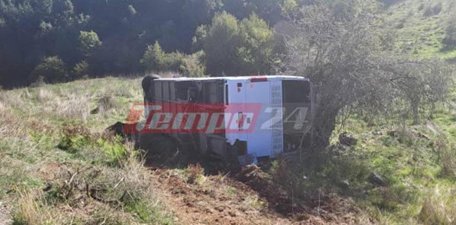 Καλάβρυτα: "Έσπασα με το πόδι μου το παρμπρίζ για να βγουν οι μαθητές" - Τι λέει ο οδηγός του λεωφορείου που ανατράπηκε στο Μάνεσι 