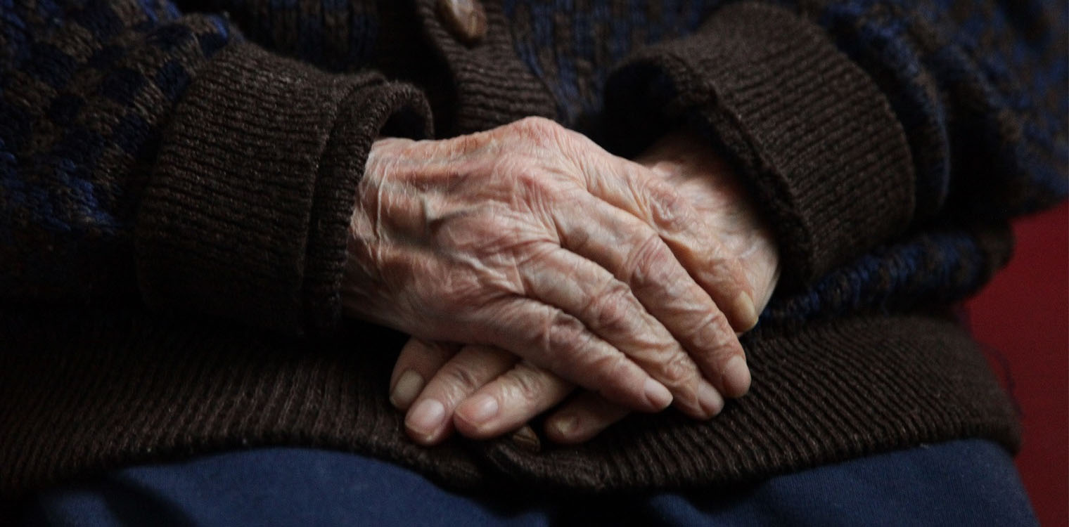 Βόλος: Άρπαξαν το πορτοφόλι γιαγιάς 102 ετών - Στη φυλακή αν δεν επιστρέψουν τα χρήματα