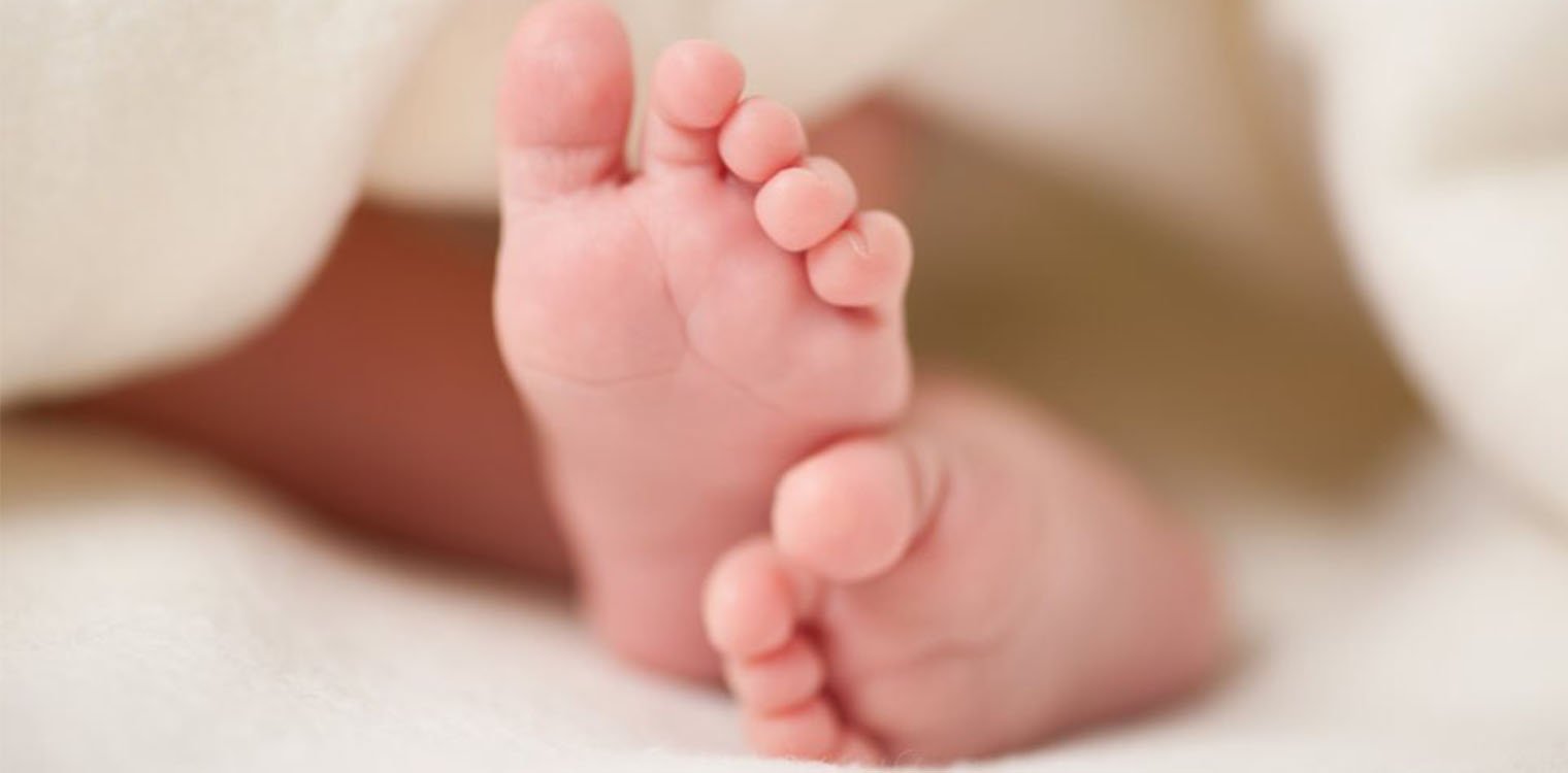 Πώς έχασε τη ζωή του το 1,5 ετών μωρό στη Θήβα - «Φως» στα αίτια αναμένεται να ρίξει η ιατροδικαστική εξέταση