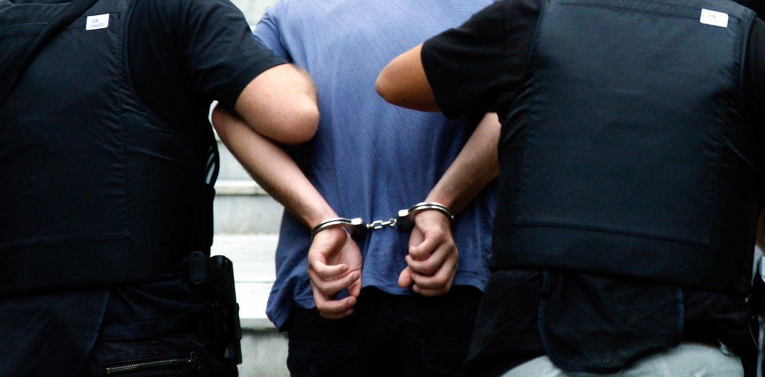 «Μπαράζ» συλλήψεων στο Γκάζι - Χειροπέδες σε άτομο που επιτέθηκε με γκλοπ