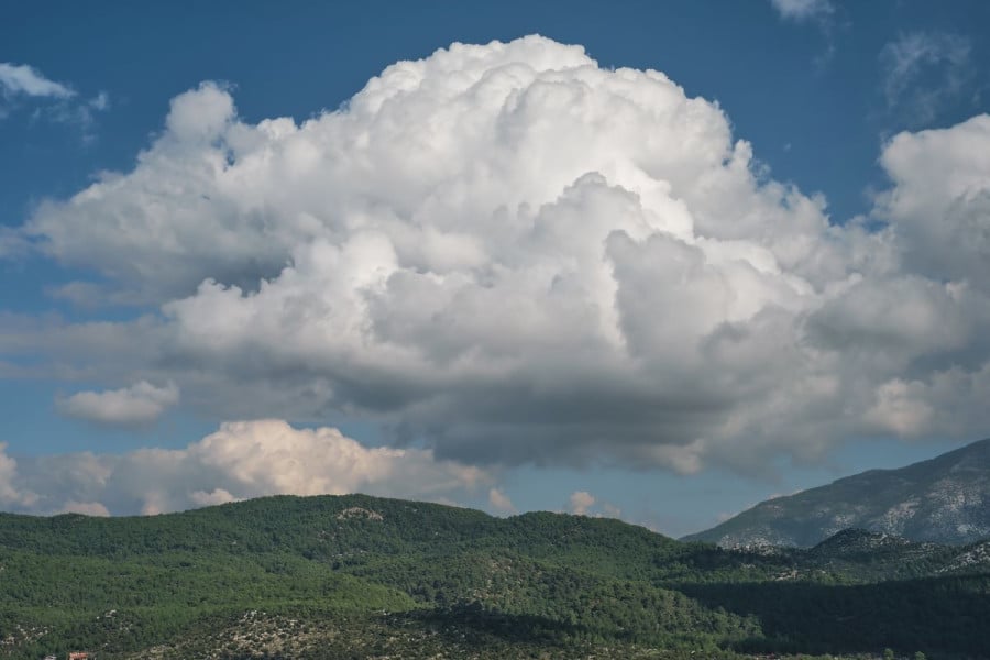 Κλίμα: H μείωση των νεφών ίσως εξηγεί την ακραία ζέστη της τελευταίας διετίας