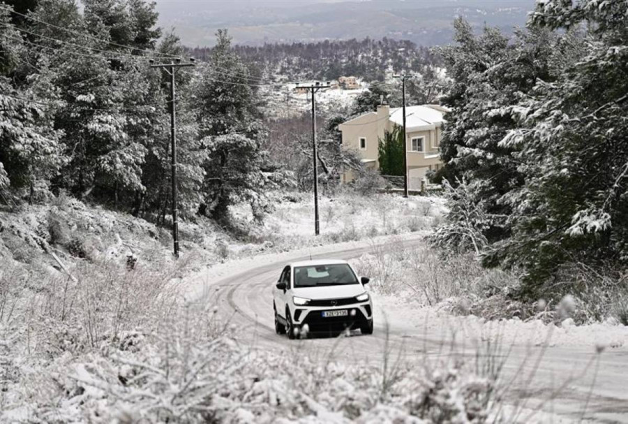 Κακοκαιρία: Χιονίζει ακατάπαυστα στα ορεινά της Αχαΐας - Πού χρειάζονται αλυσίδες