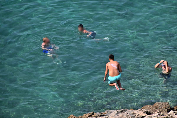 Έφαγες πριν τη θάλασσα; Πόση ώρα πρέπει να περιμένεις πριν βουτήξεις