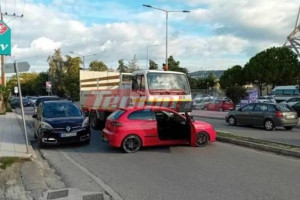 Πάτρα: Σύγκρουση οχήματος του Δήμου με ΙΧ