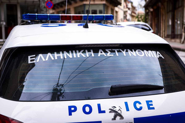 Βούλα: Συνελήφθη γνωστός δικηγόρος - Έδειρε και έβρισε το παιδί του live στο TikTok