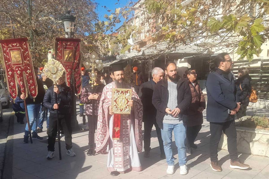 Με ευλάβεια η λιτανεία της εικόνας του Αγ. Χαραλάμπους στην Κρέστενα