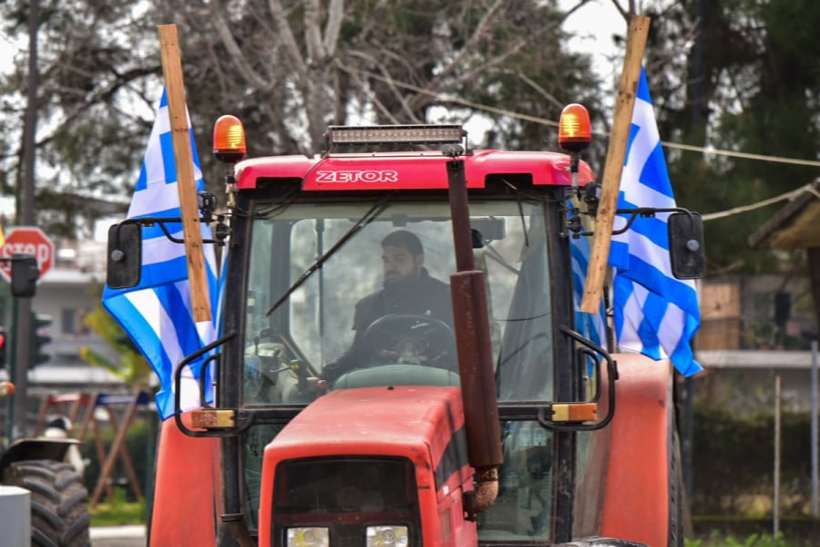 Αμύνταιο: Αγρότες κλείνουν και σήμερα τον δρόμο στον κόμβο Αντιγόνου