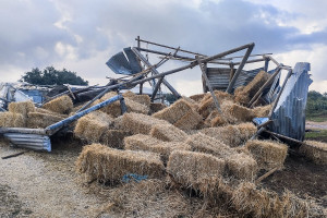 Βουπρασία: Ζημιές από ανεμοστρόβιλο - Και πλημμύρες από μπουρίνι