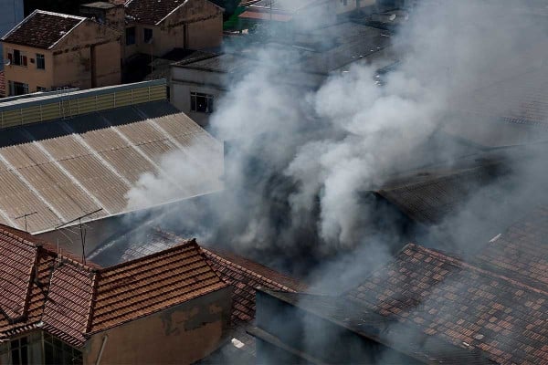 Βραζιλία: Τουλάχιστον 21 τραυματίες από φωτιά σε εργοστάσιο καρναβαλικών στολών στο Ρίο ντε Ζανέιρο (video)