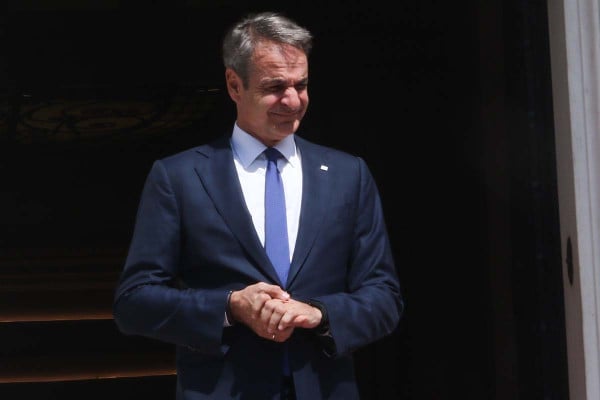 Το παρασκήνιο του «μίνι» ανασχηματισμού, οι αντιδράσεις και ο γαλάζιος «πάγκος»