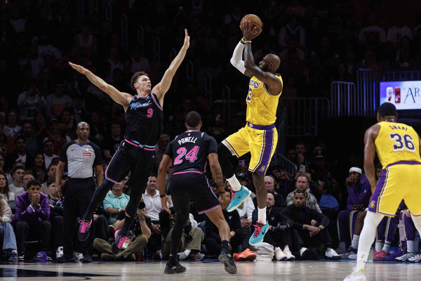 NBA Γιάννης Αντετοκούνμπο: Οι Μαϊάμι Χιτ ψάχνουν το απόλυτο νέο μπαμ με ΛεΜπρόν