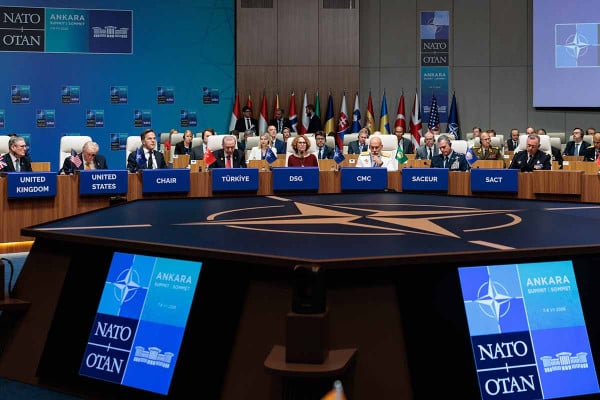 ΝΑΤΟ: Ανοίγει η «πόρτα» των εξοπλισμών για την Ουκρανία