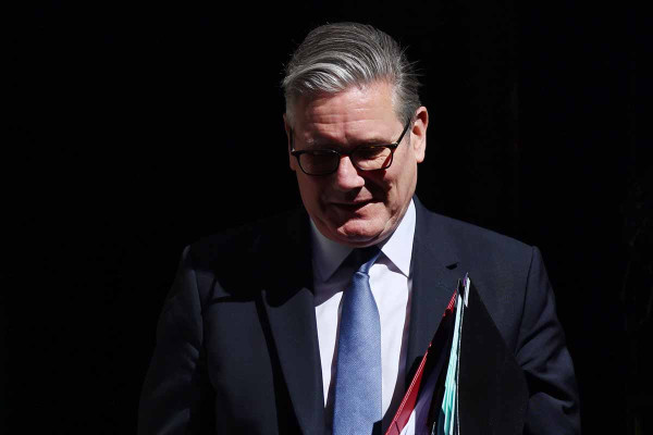 Βρετανία: Χρονοδιάγραμμα αποχώρησης θα ζητήσουν από τον Στάρμερ οι υπουργοί της κυβέρνησης
