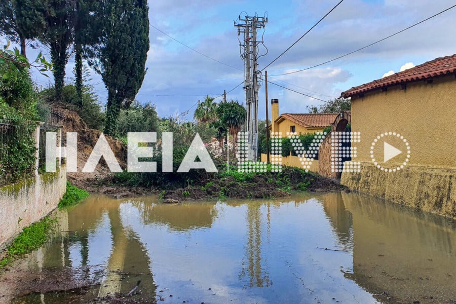 Αγ. Ανδρέας Κατακόλου: Σοβαρή κατολίσθηση στον κεντρικό δρόμο