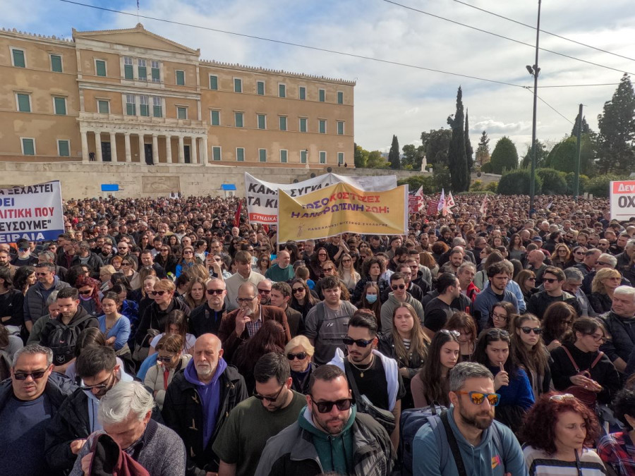 Τέμπη: «Όχι στη συγκάλυψη», δικαιοσύνη ζητούν δεκάδες χιλιάδες διαδηλωτές σε όλη την Ελλάδα και στο εξωτερικό