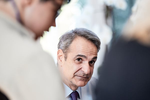 Η ανάρτηση Μητσοτάκη για τον «κόφτη» των 15 ετών στα social media