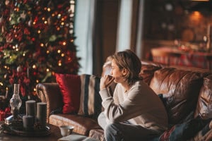 Χριστούγεννα χωρίς τη σχέση σου; 6 τρόποι να φροντίσεις τον εαυτό σου και να νιώσεις καλά